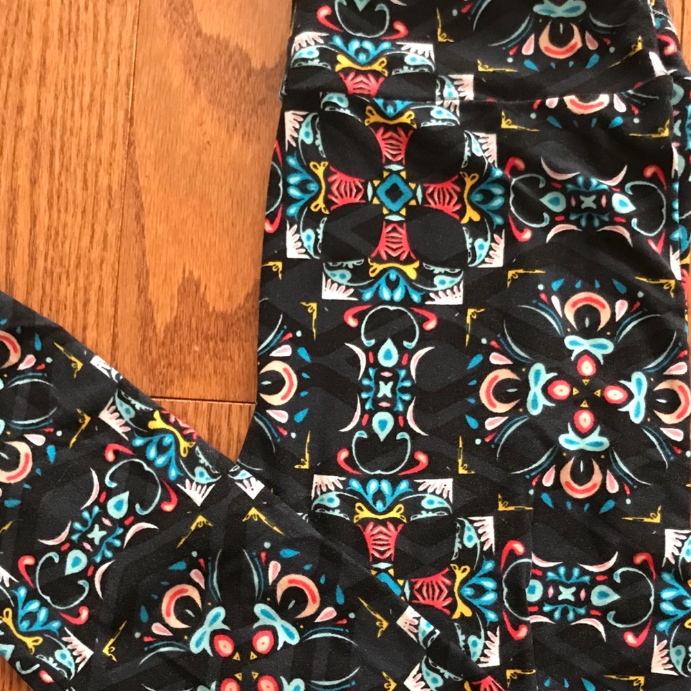 Lularoe One Size Leggings. Made in China